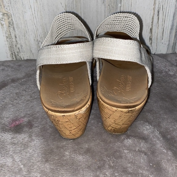 0103 Sketchers Luxe Foam Sandals - Picture 4 of 9